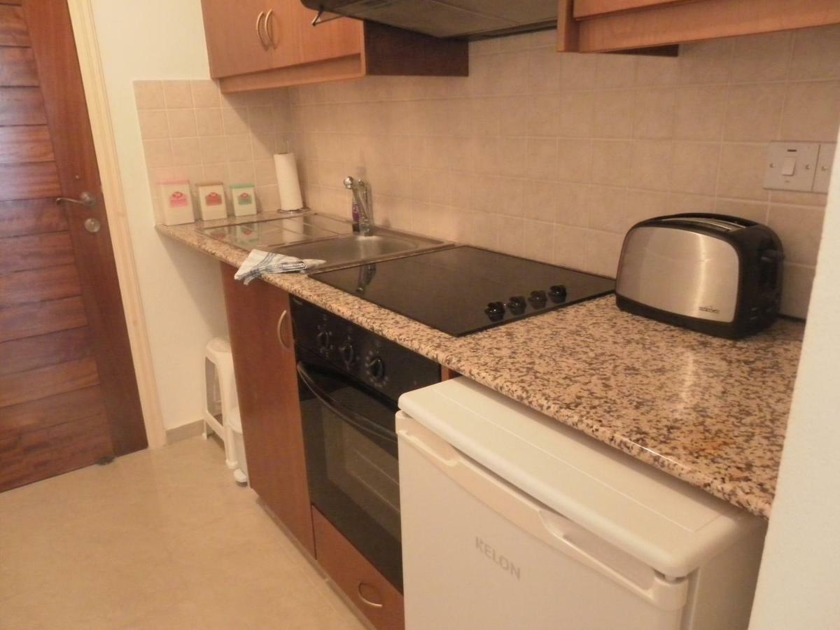 Studio, E104 With Double Bed, Kitchen & Shower Room, Sunny Balcony Peyia Exterior foto